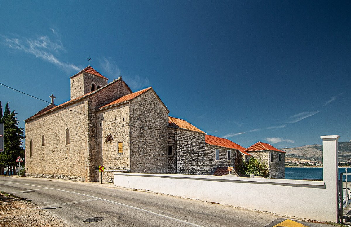 Kyrkan och klostret heliga korset arbanija
