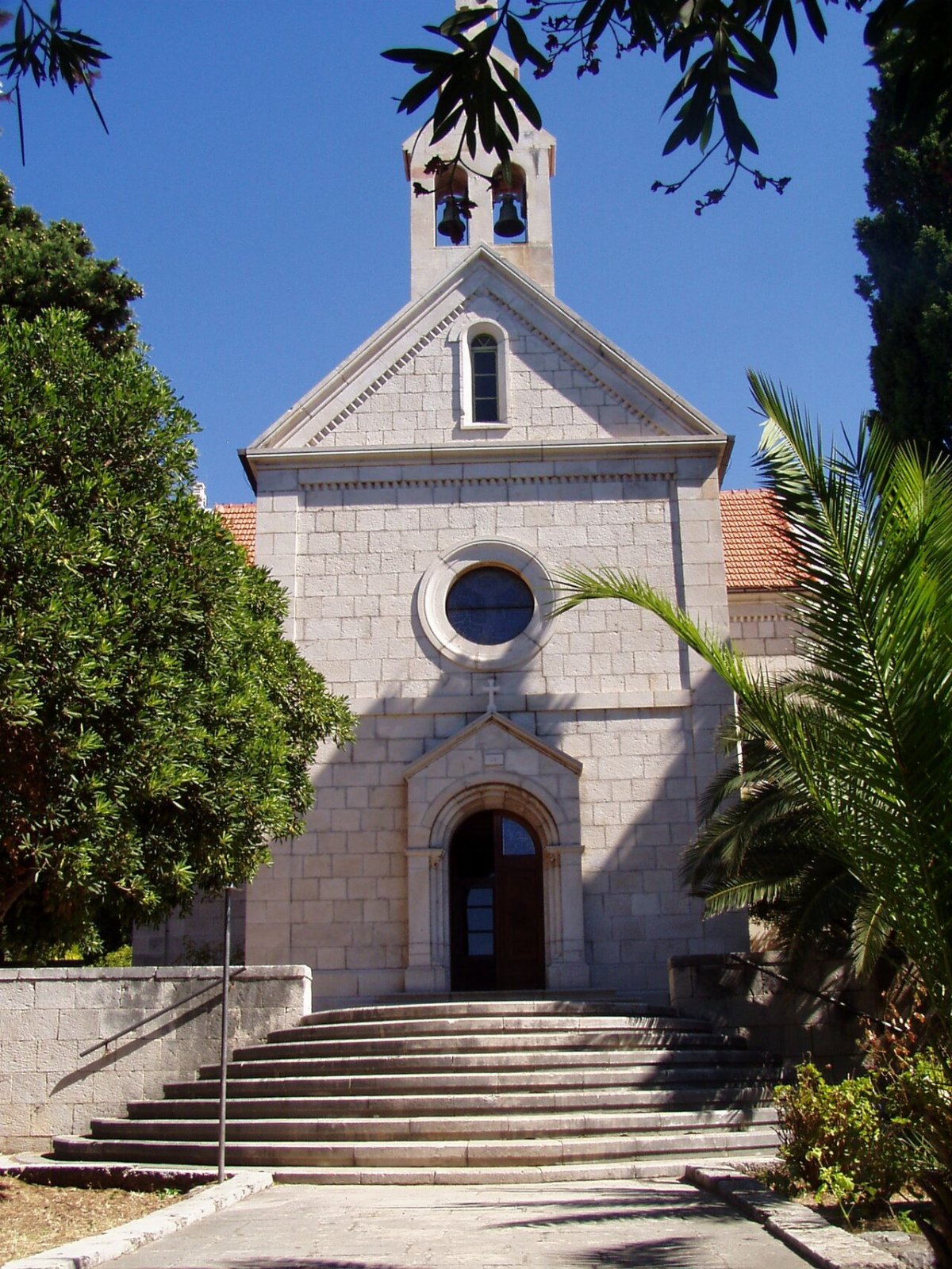 Kyrkan sankt georg sucuraj
