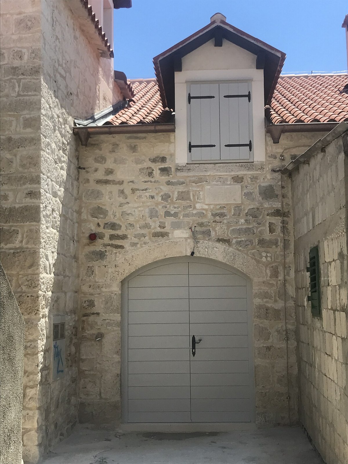 Abbedissans hus i kastilac kastel gomilica