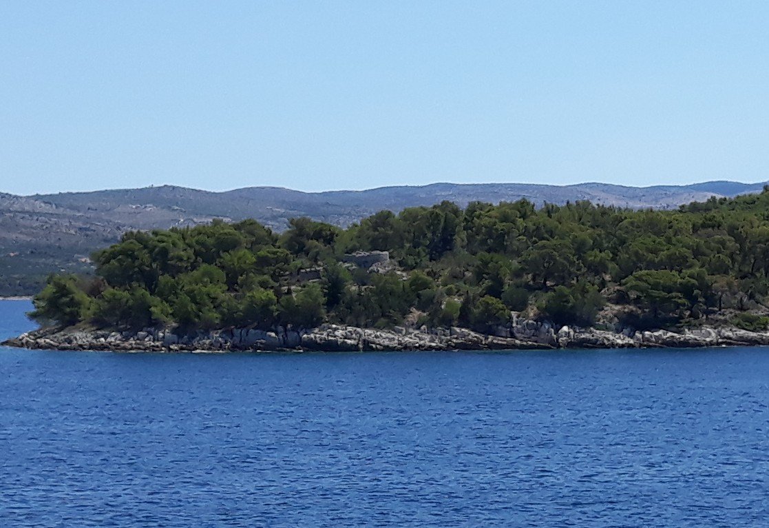 Befastningen baterija milna