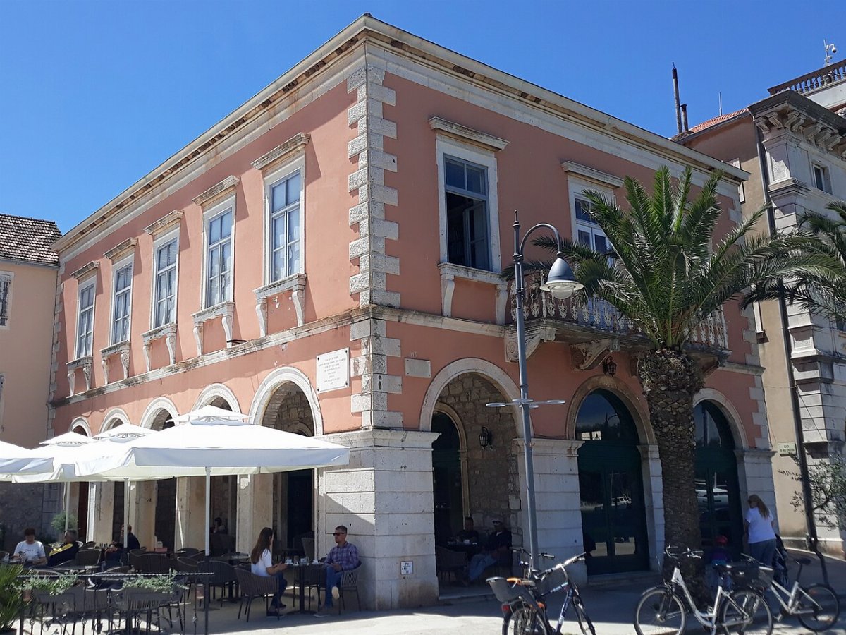 Byggnaden hrvatski dom stari grad